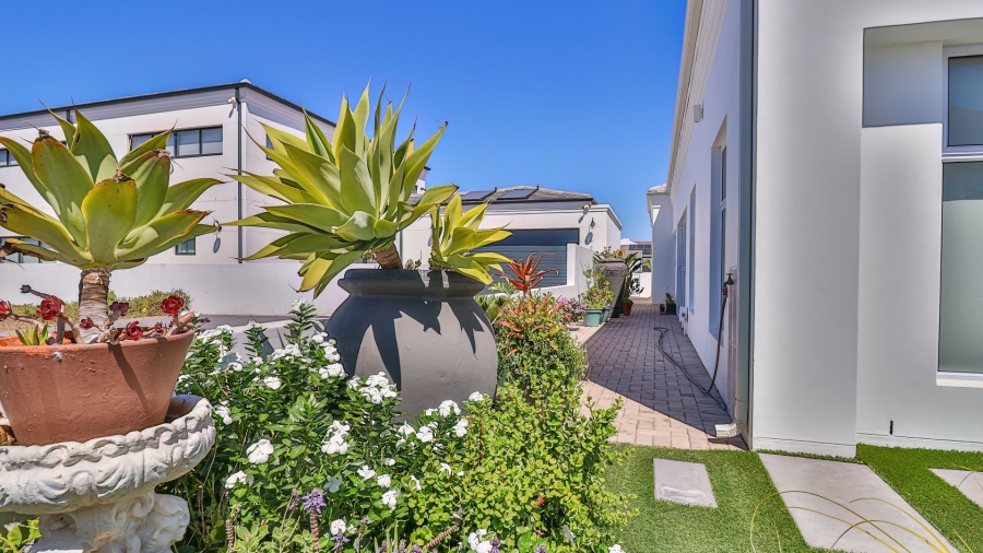 4 Bedroom Property for Sale in Sandy Point Beach Estate Western Cape